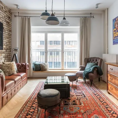 Smart, Stylish In The Heart Of Apartman